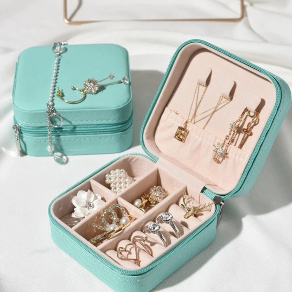 LAST! (1) Jewelry case Turquoise/tiffany-blue Jewelry Travel box - Picture 2 of 9